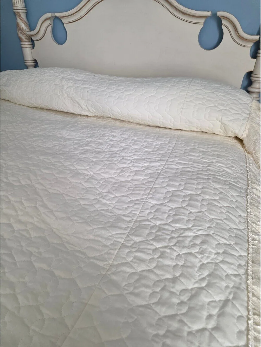 Elegant Vintage Ivory Lace and Quilted Bedspread with Ruffled Edges